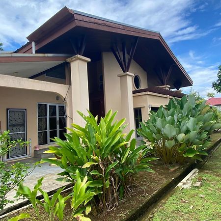 Karya Retreat Villa Kuching Exteriör bild