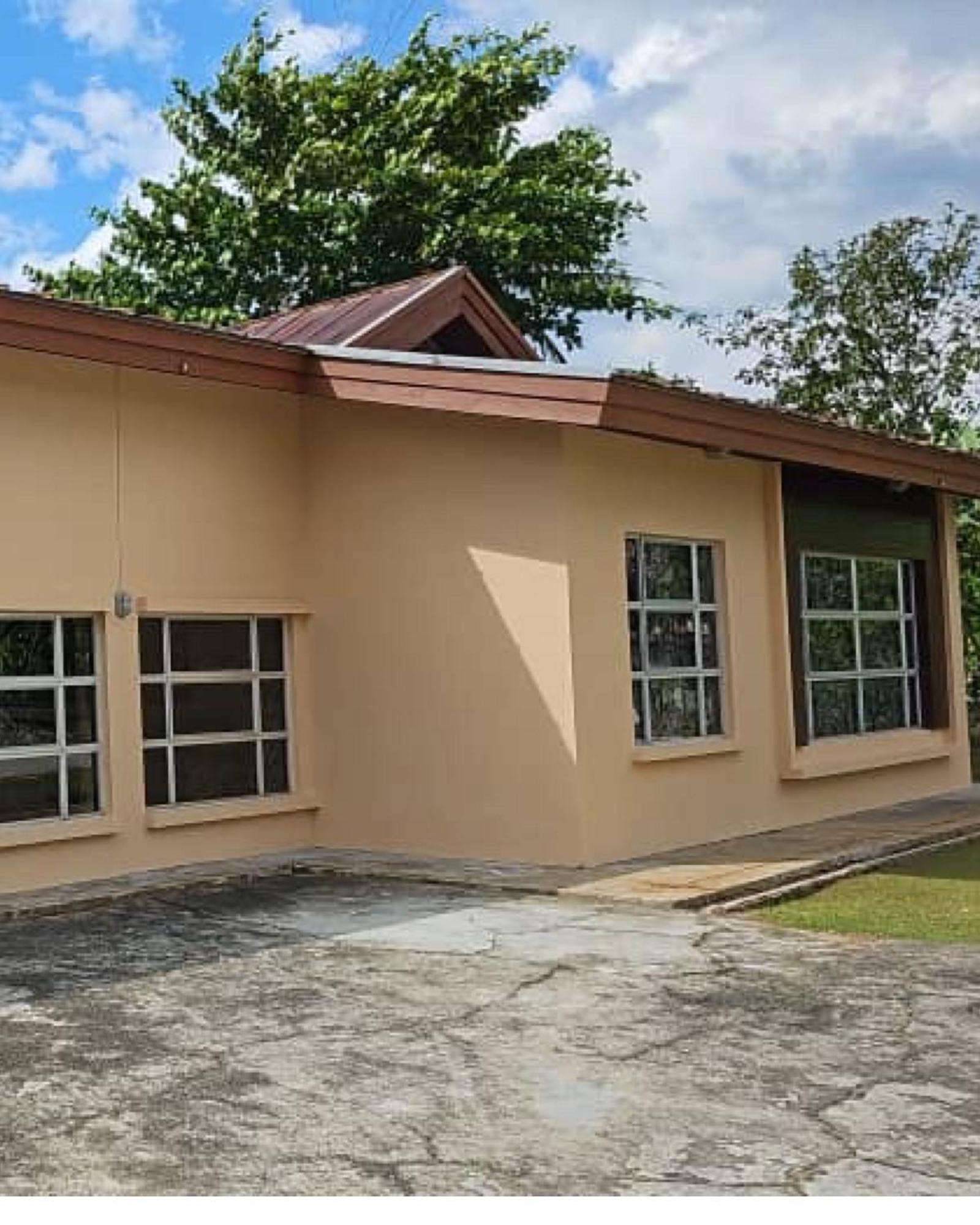 Karya Retreat Villa Kuching Exteriör bild