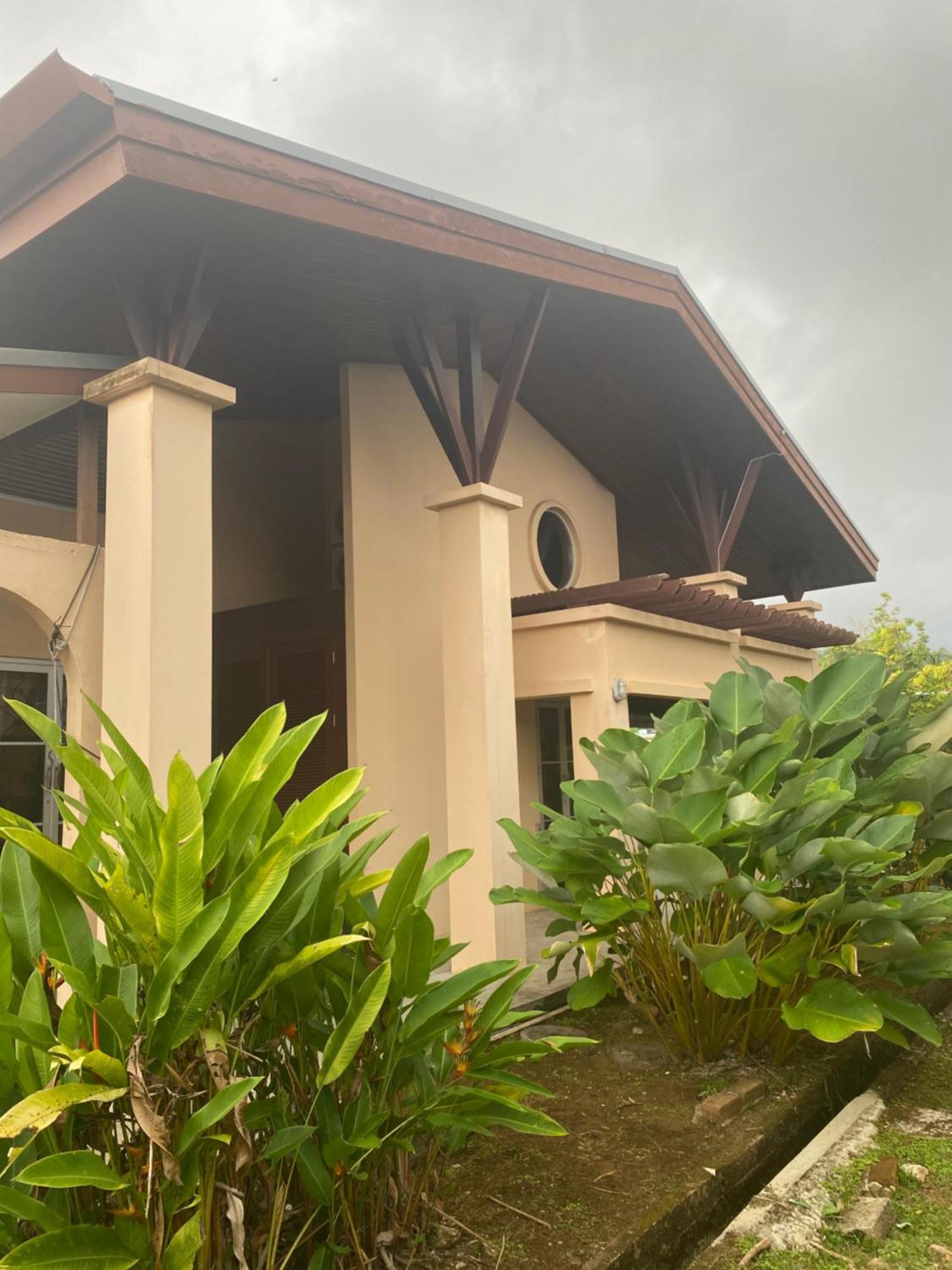 Karya Retreat Villa Kuching Exteriör bild